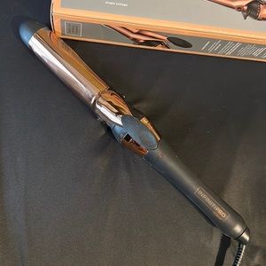 Infinity pro by conair curling wand. 1.25”. Used once